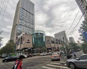 正门口扶梯右侧