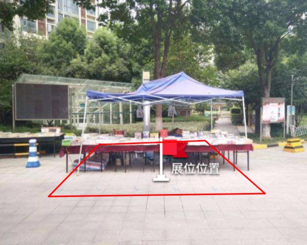 南京东渡国际青年城 - 南门门卫室对面