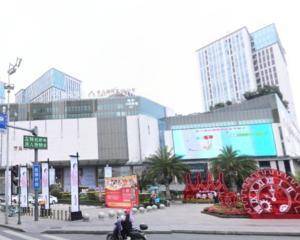 成都仁和春天百货光华店 - 停车场外广场