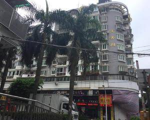 正门内右侧10米处