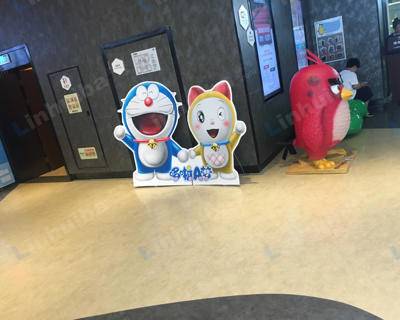 德纳国际影城 - 4楼购票中心前，3、4号影厅入口通道两侧（具体情况，陈经理会安排）