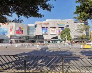 广州广百百货花都店 - 中庭