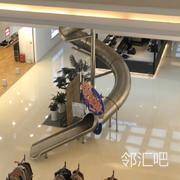 优衣库旁边