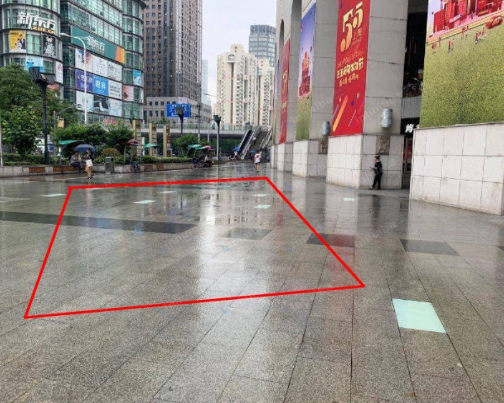 上海第一八佰伴 - 2号门外广场