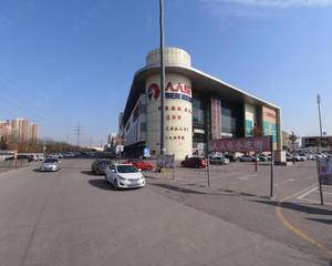 大门进出口空地