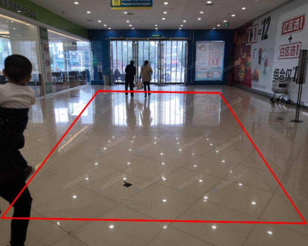 长沙步步高超市城西站店 - 1L正门前坪