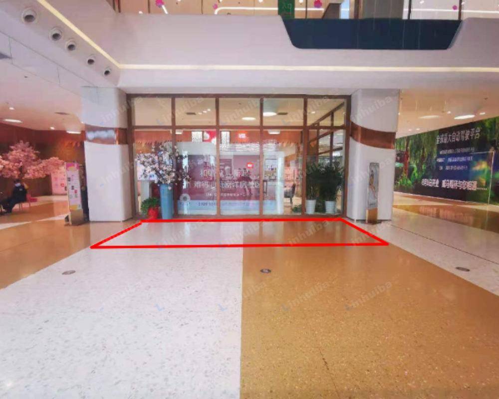 济南欧亚大观乐活城 - 一层小米店铺前