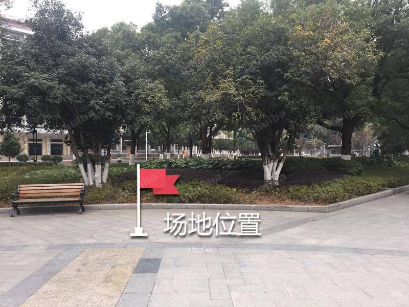 中国地质大学东校区 - 中国地质大学东校区教学楼门口广场左边
