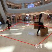 一层客服台旁东中庭
