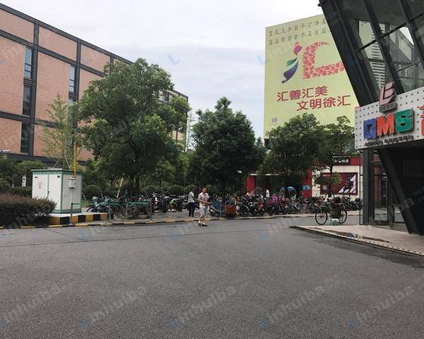 上海华泾广场 - 西门入口