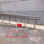 3号楼前健身器材旁