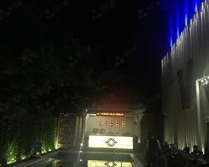 西湖区，黄龙体育馆旁