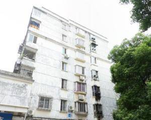 物业服务中心左边