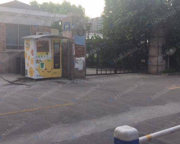 浙江艺术职业技术学院 -  生活区门口