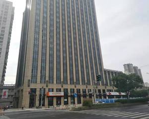 一楼大堂入口右侧沙发前