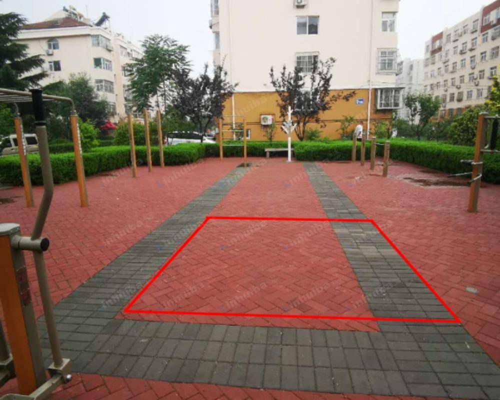 青岛同盛苑八区 - 健身区广场