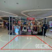 一层中庭手扶梯前方