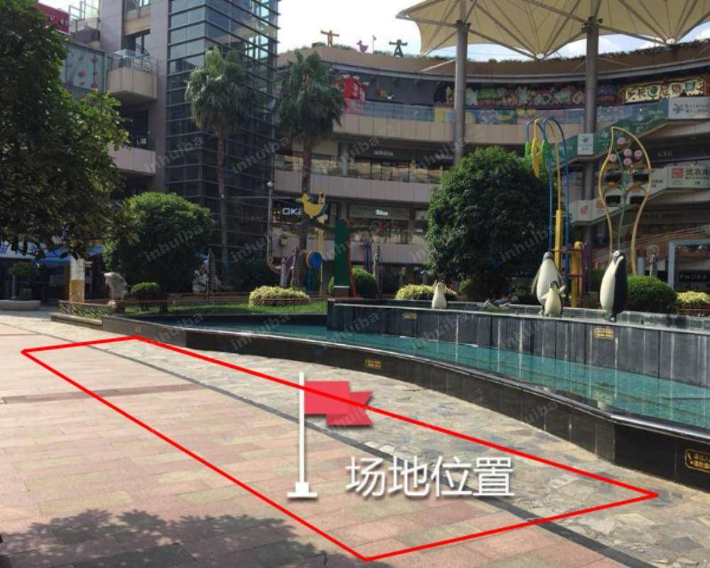 上海百联西郊购物中心 - 中心广场喷泉旁