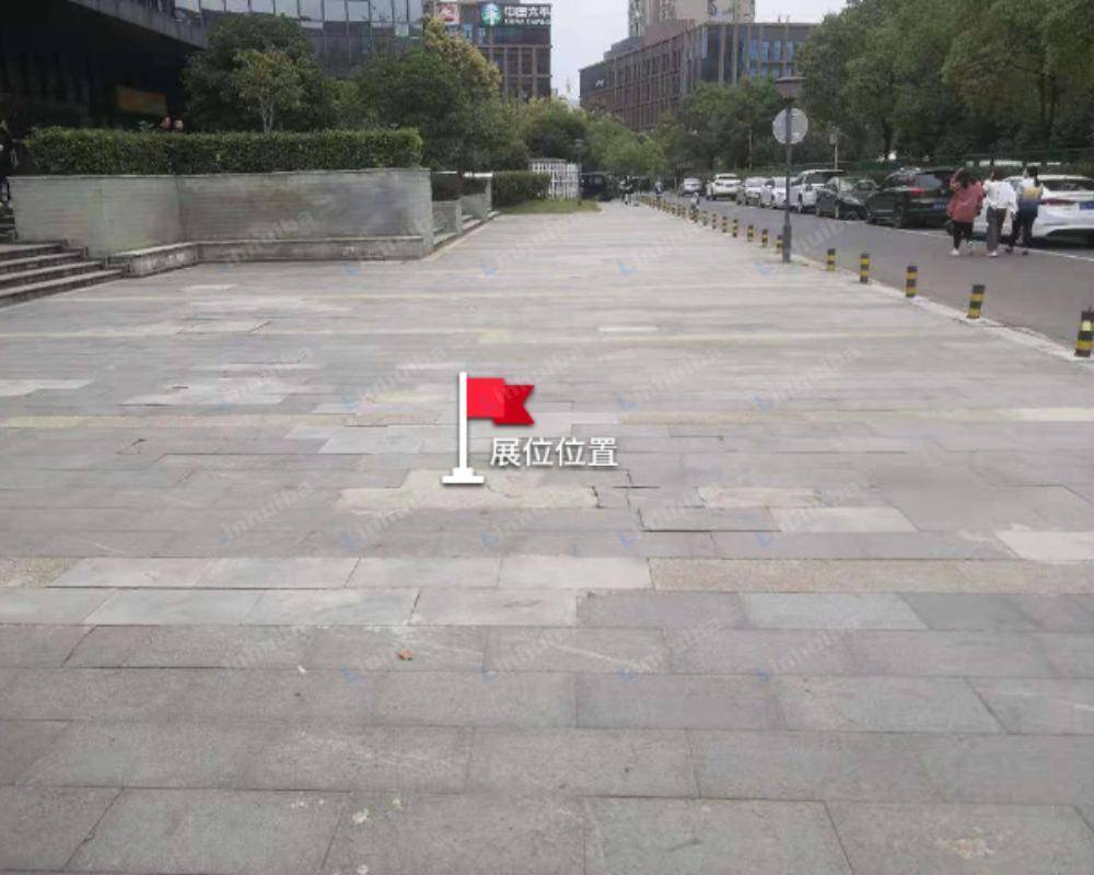 武汉光谷生物医药园B区 - 园区内广场