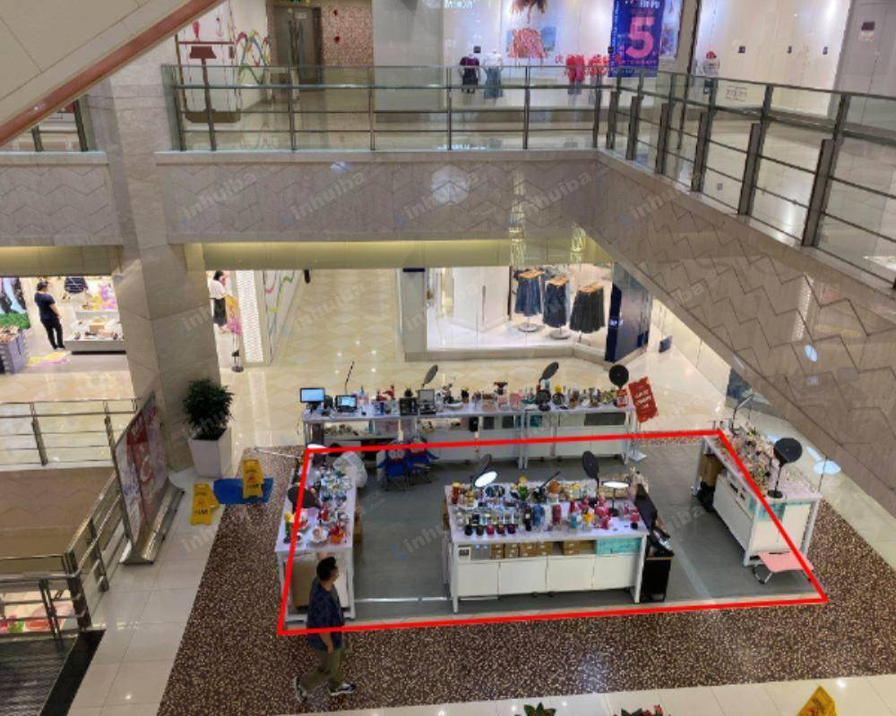 上海大华光启城时尚购物中心 - 1楼GAP门口过道