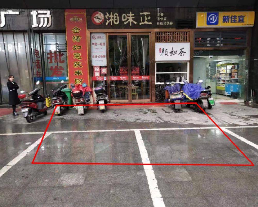长沙中天国际通信广场 - 正门右侧小广场