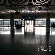 二楼候车大厅十三站台入口前侧位置
