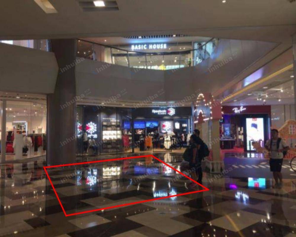 上海晶品购物中心 - 一楼H&M对面扶梯口空地