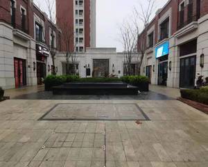 东南门出入口附近