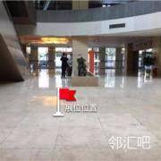 收银线正对面