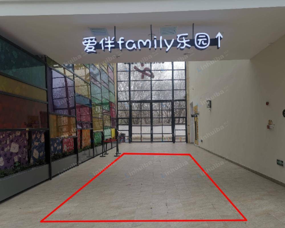 北京斯普瑞斯奥莱购物中心 - 一层北门入口处