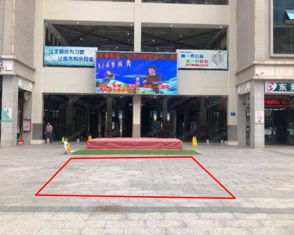 东莞颐龙商业广场 - 一层外广场