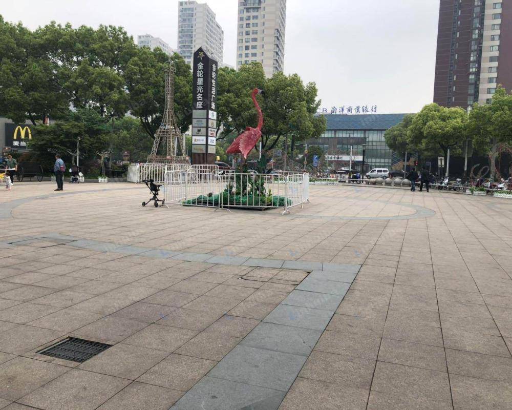 无锡金轮星光名座生活广场 - 手摇茶旁3