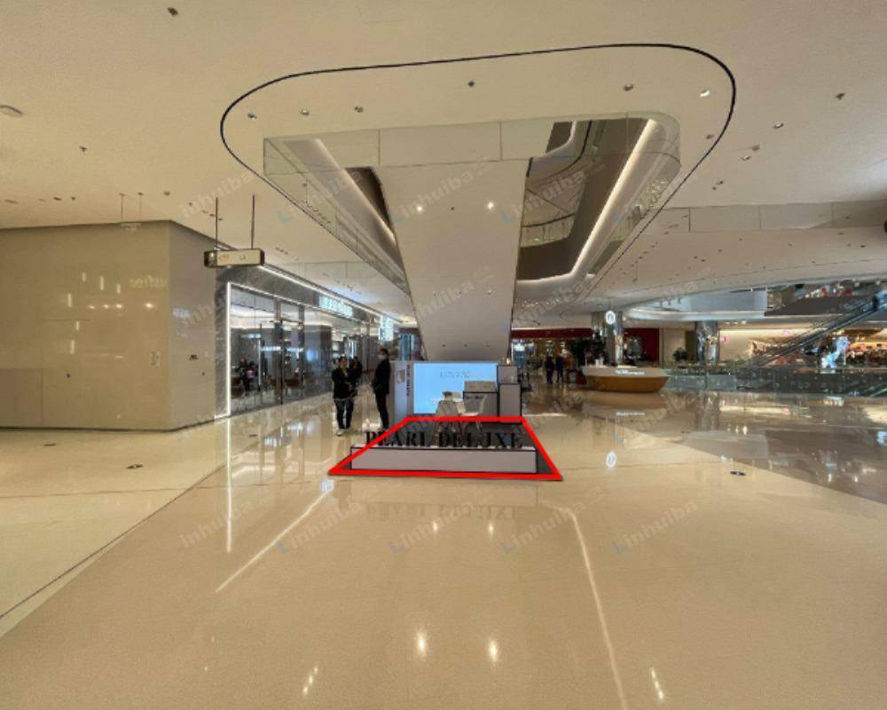 上海新田360广场（康桥店） - 一楼连廊