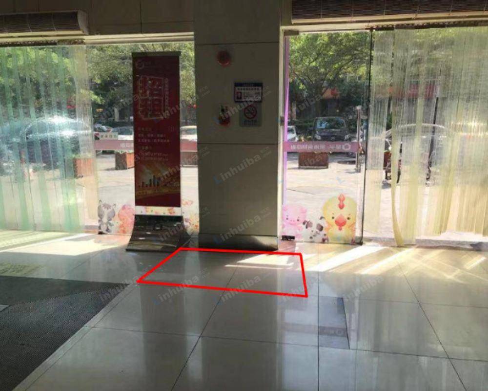 深圳星宇购物中心 - 一楼南门内空地