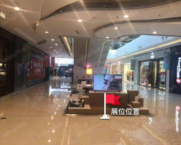 大连开发区万达广场 - 一层西门门口