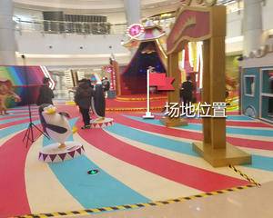 负一楼中庭中间