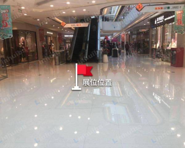 大连开发区万达广场 - 一层西侧扶梯口