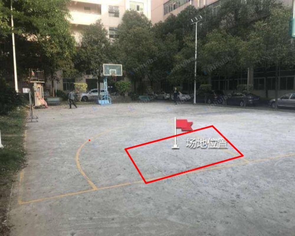 深圳鸿翔工业园 - 篮球场上