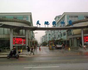 园区停车棚门口