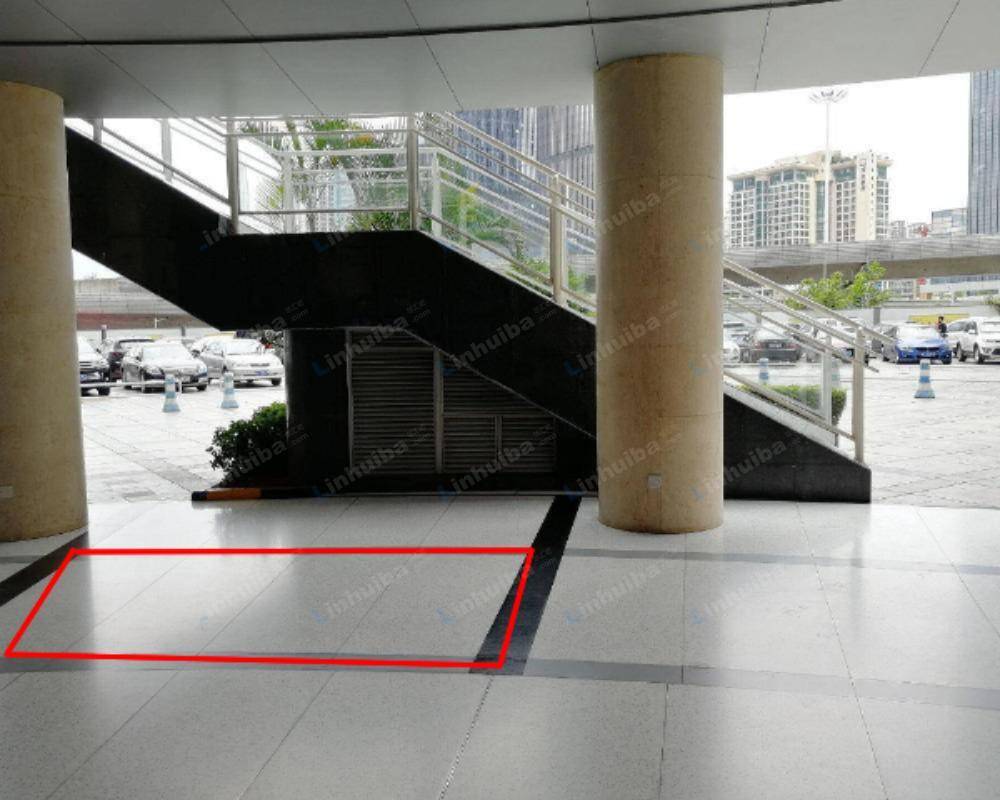 深圳财富广场 - A座一楼扶梯旁