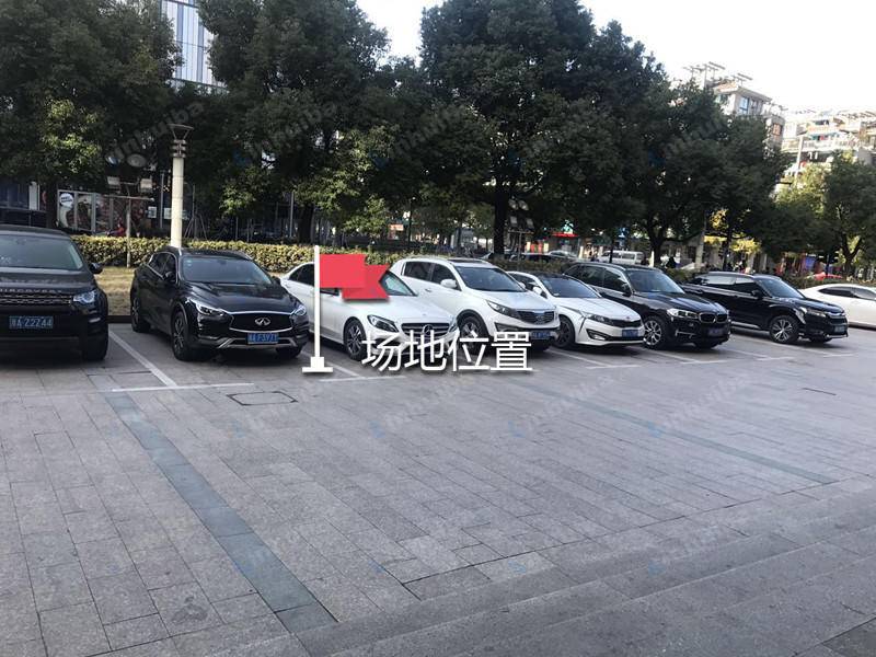杭州庆春银泰 - 西广场