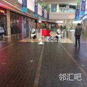 三层连廊阳台门前