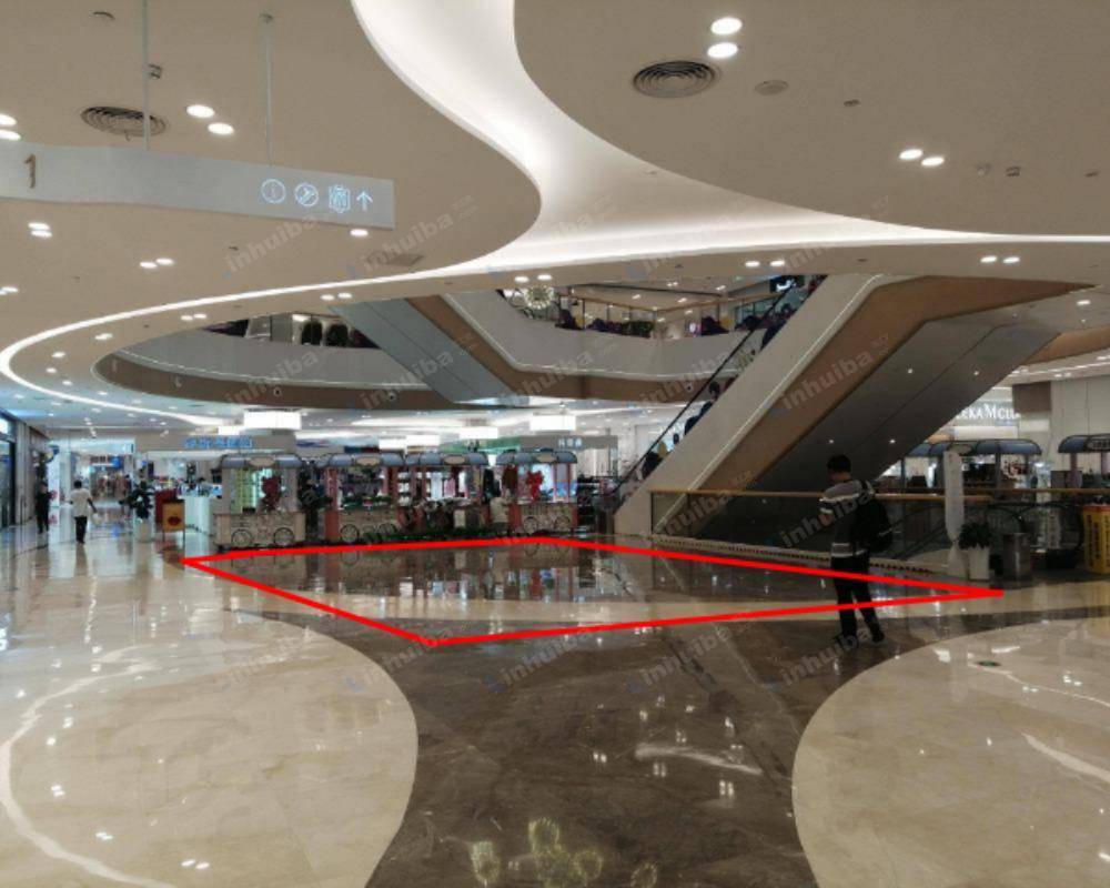 厦门会展北天虹购物中心 - 一层君尚超市入口旁西中庭
