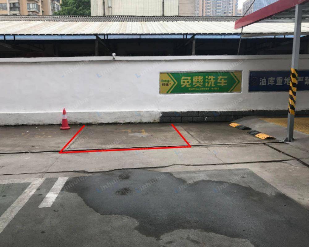 长沙驿能二轻加油站 - 免费洗车处空地