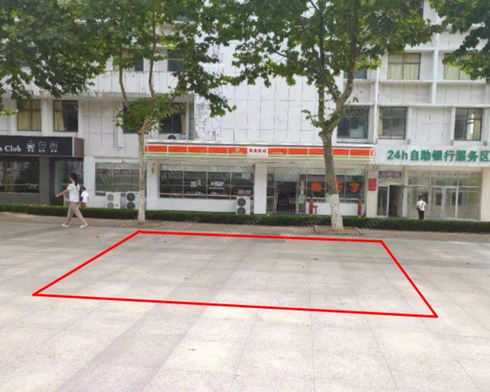 青岛恒星科技学院 - 恒星便利店前