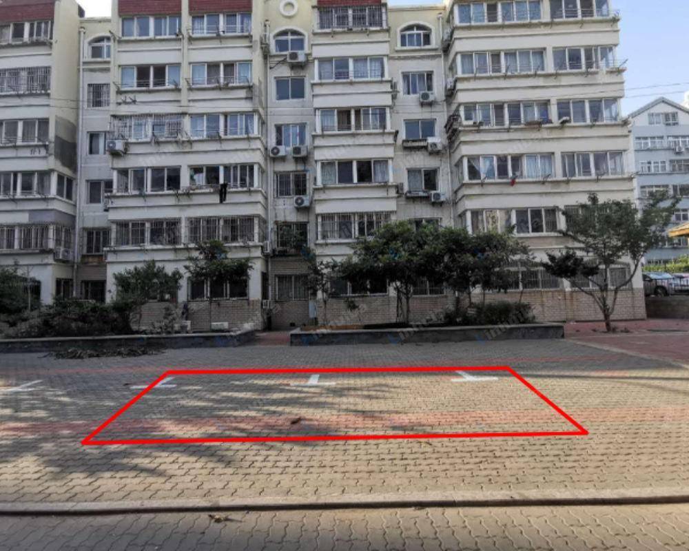 青岛三鸣小区 - 9号楼前小广场