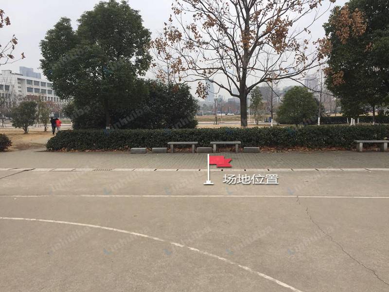 武汉理工大学 - 入口处