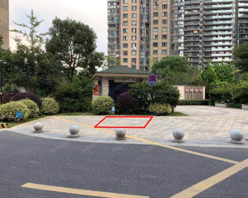 杭州三宝郡庭北区 - 清风广场上