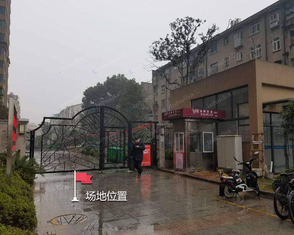 雄楚一号皇后公园 - 雄楚一号皇后公园小区侧门前方右侧
