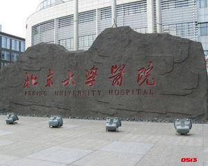 校园主干道以及食堂门口